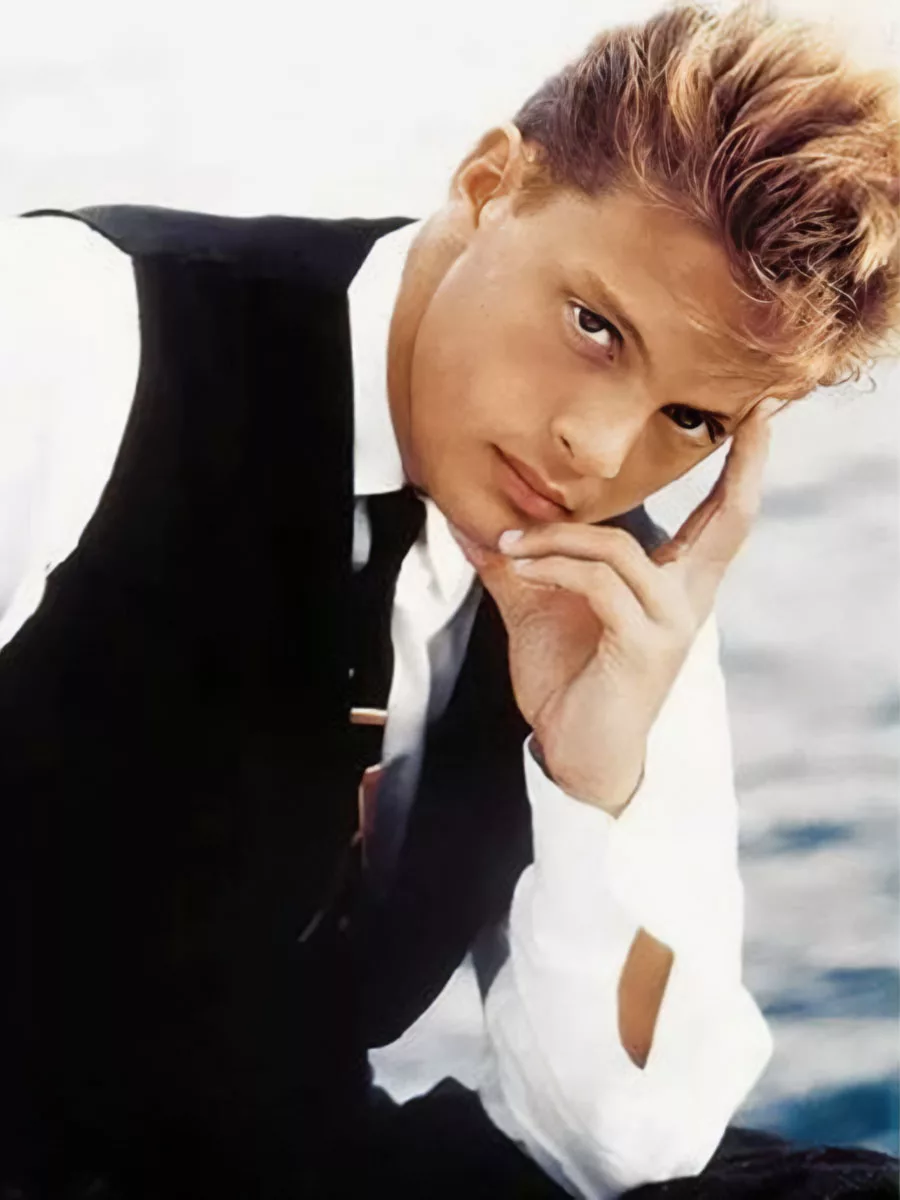 Luis Miguel- The Latin American Icon of the 90s