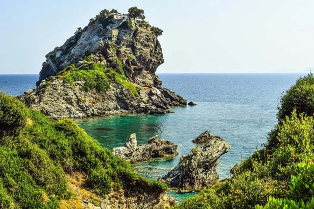 Skopelos-island-rocks-sea.-mamma-mia-location
