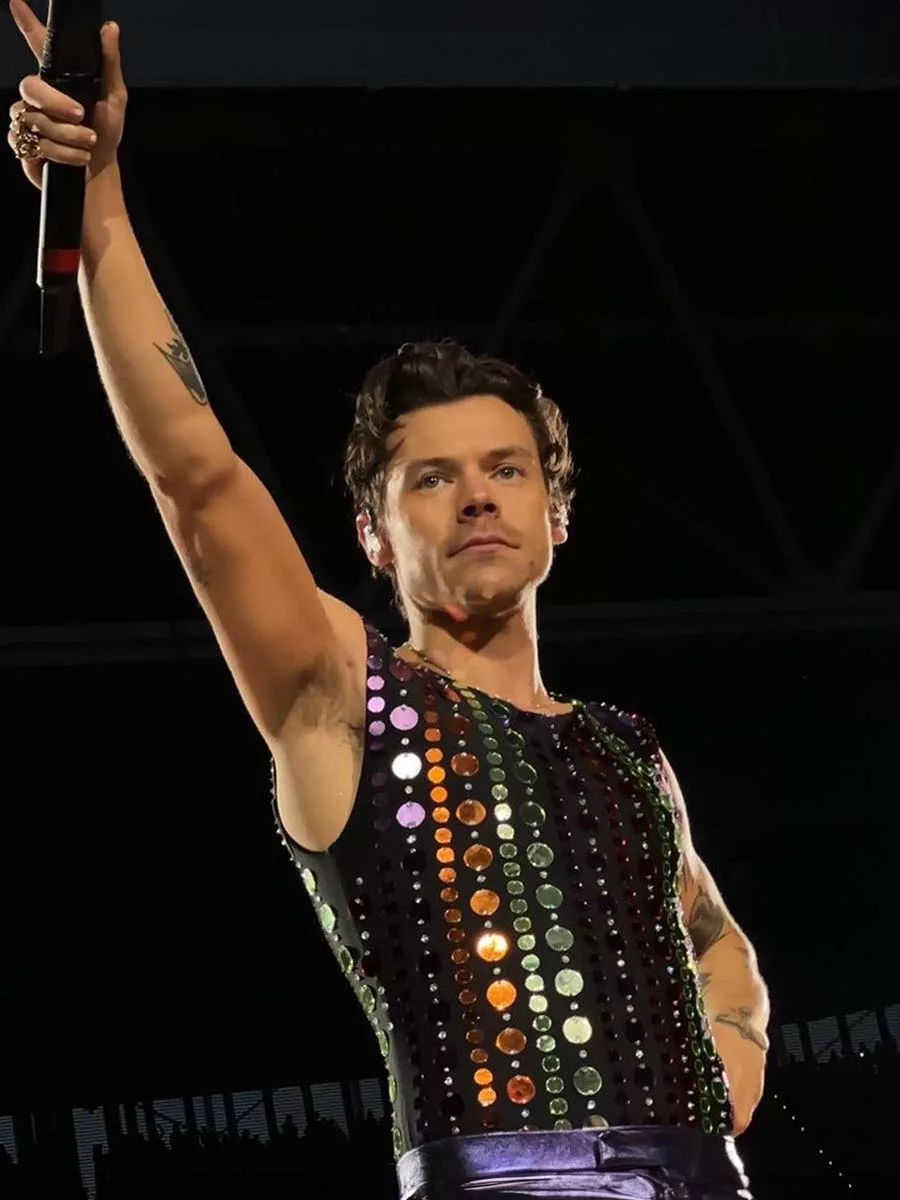 Harry Styles armpits- shirtless- sin camisa -axila 